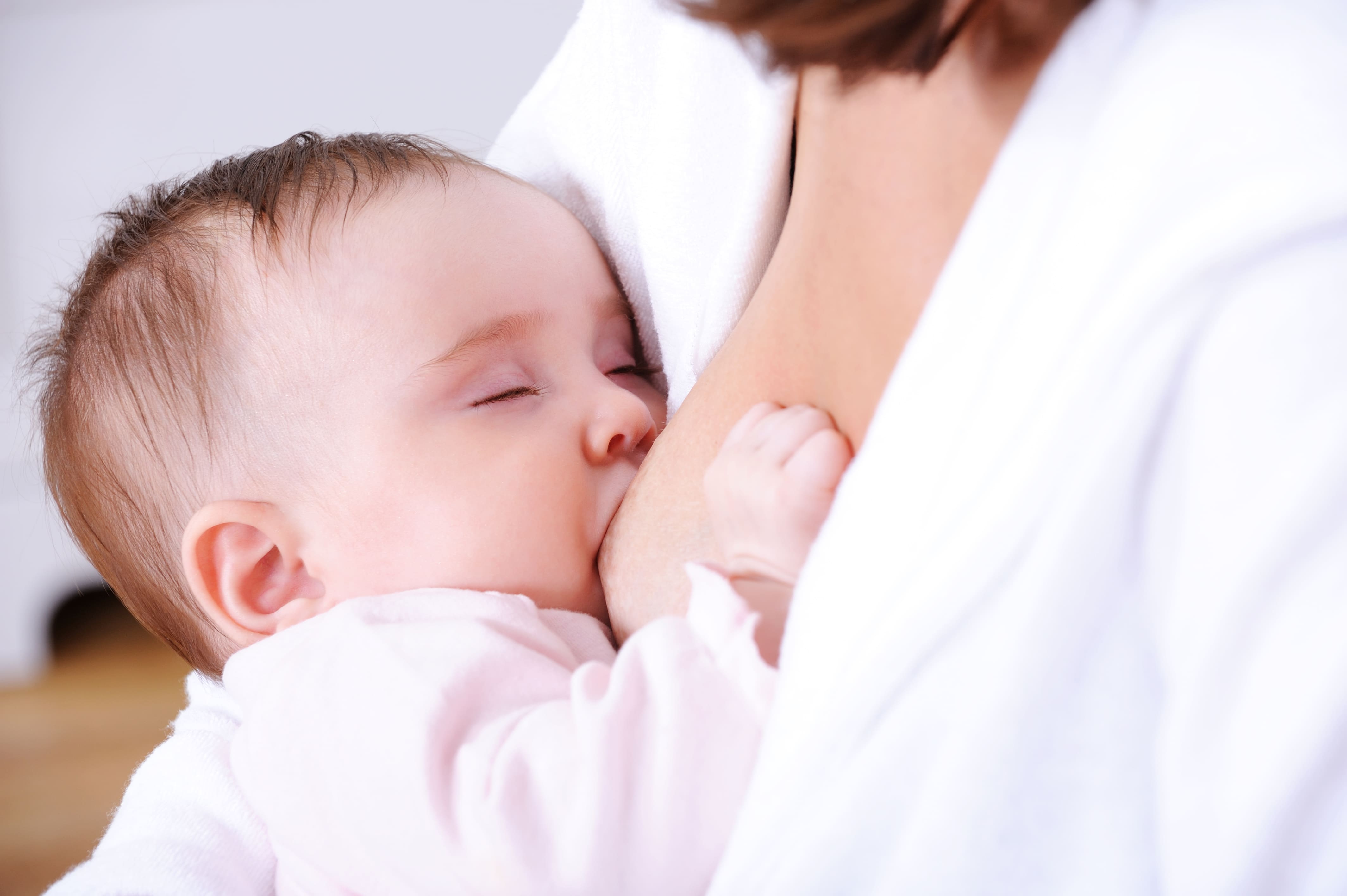 Come alleviare il dolore ai capezzoli durante l’allattamento