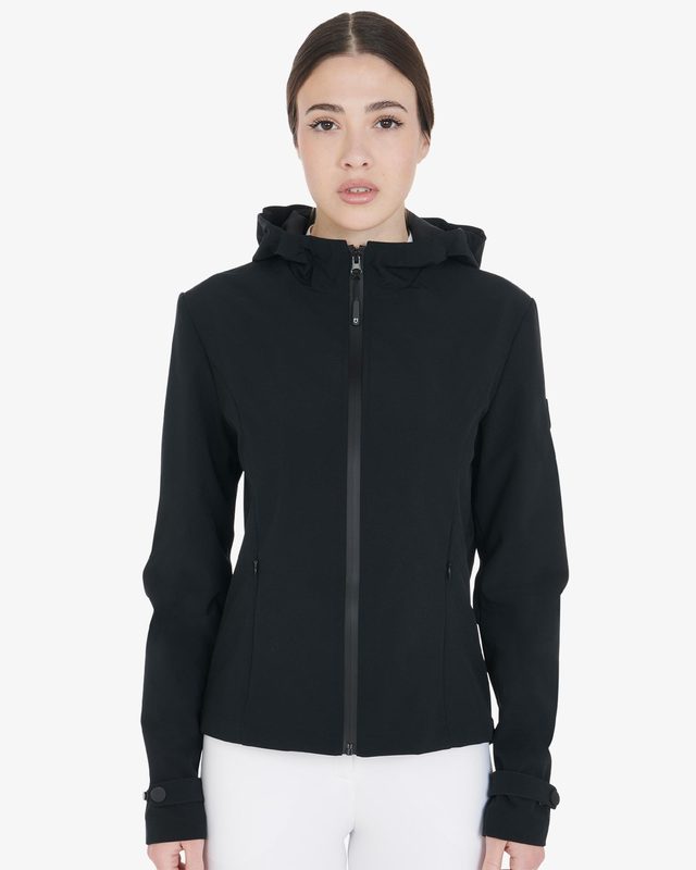 Women's slim fit softshell jacket with windproof zip