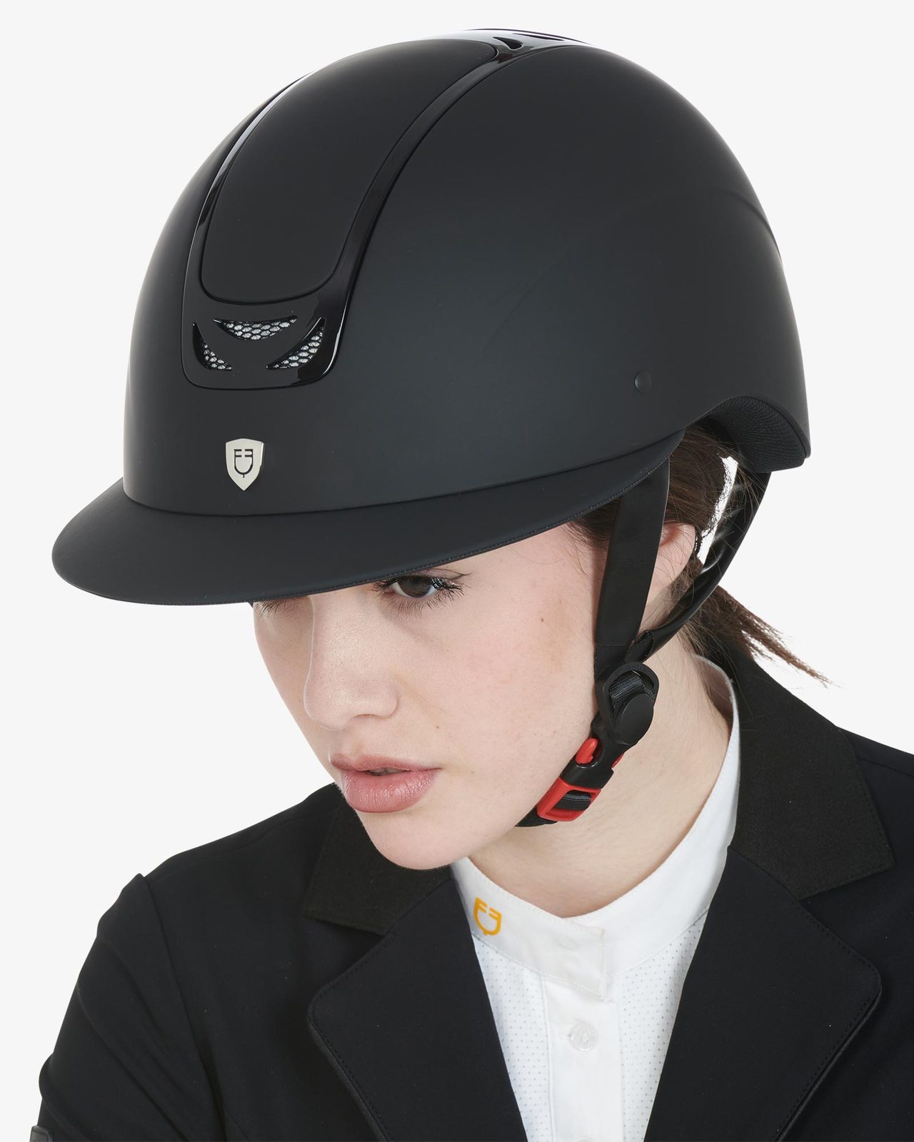 Ultra-light helmet with silk-effect shell