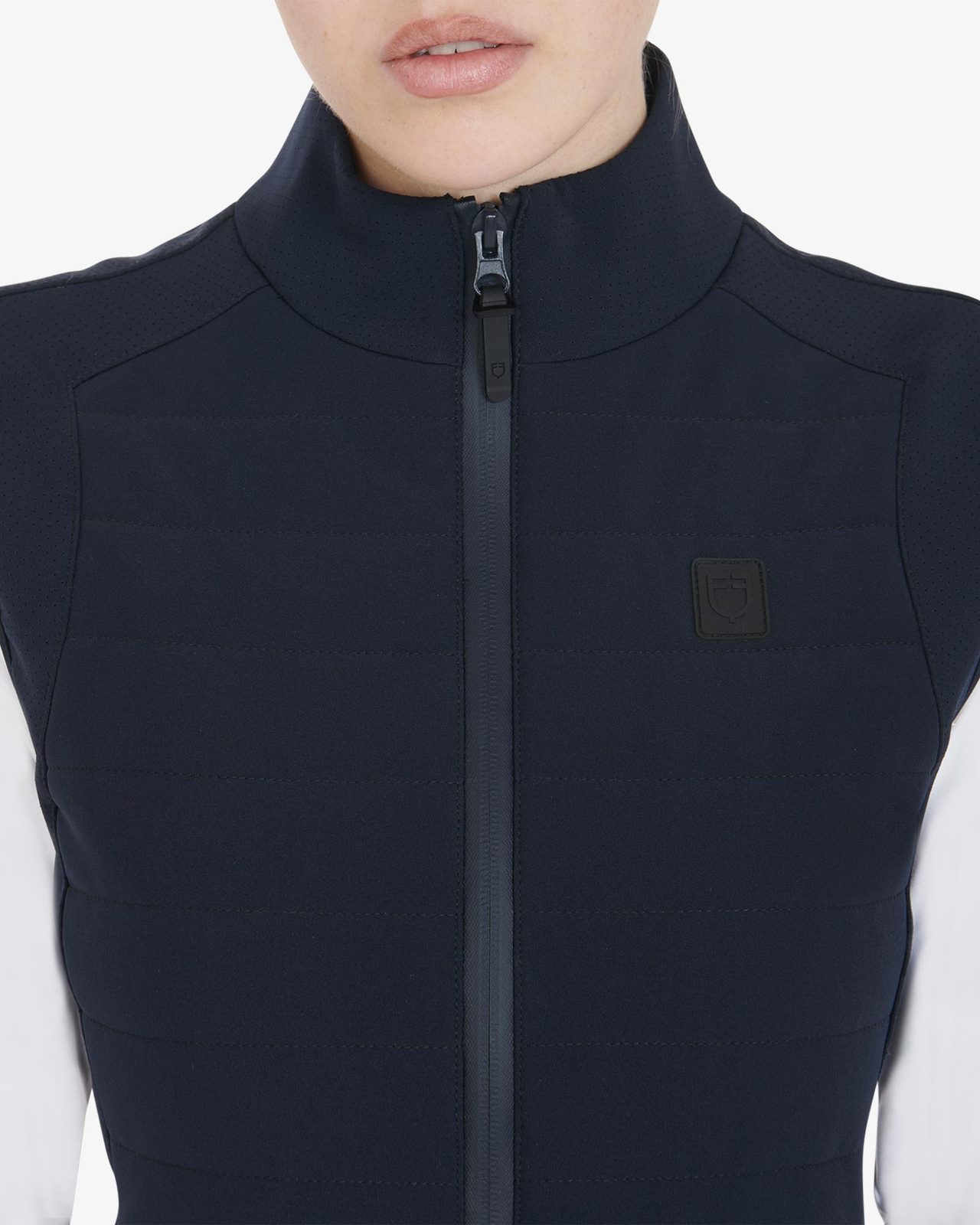 Women's vest in breathable technical fabric