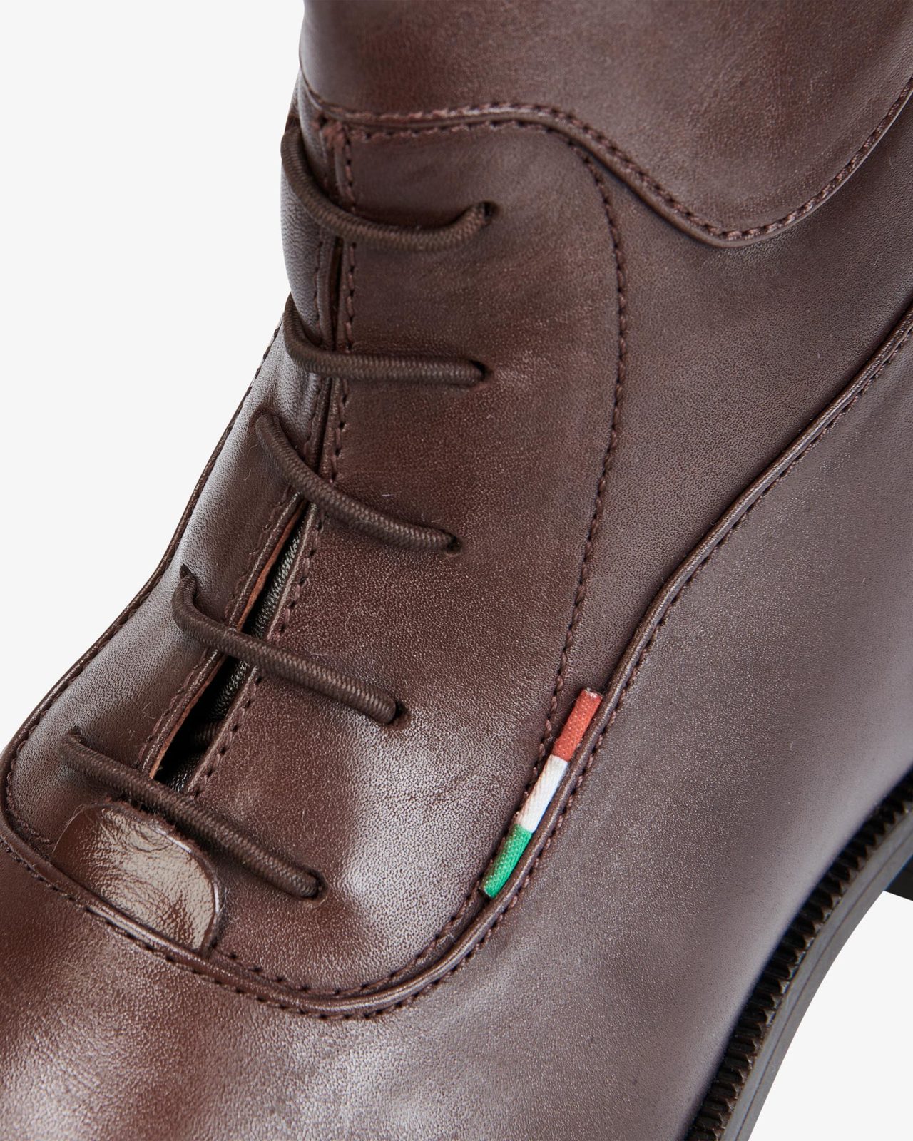 Unisex ankle boots with laces
