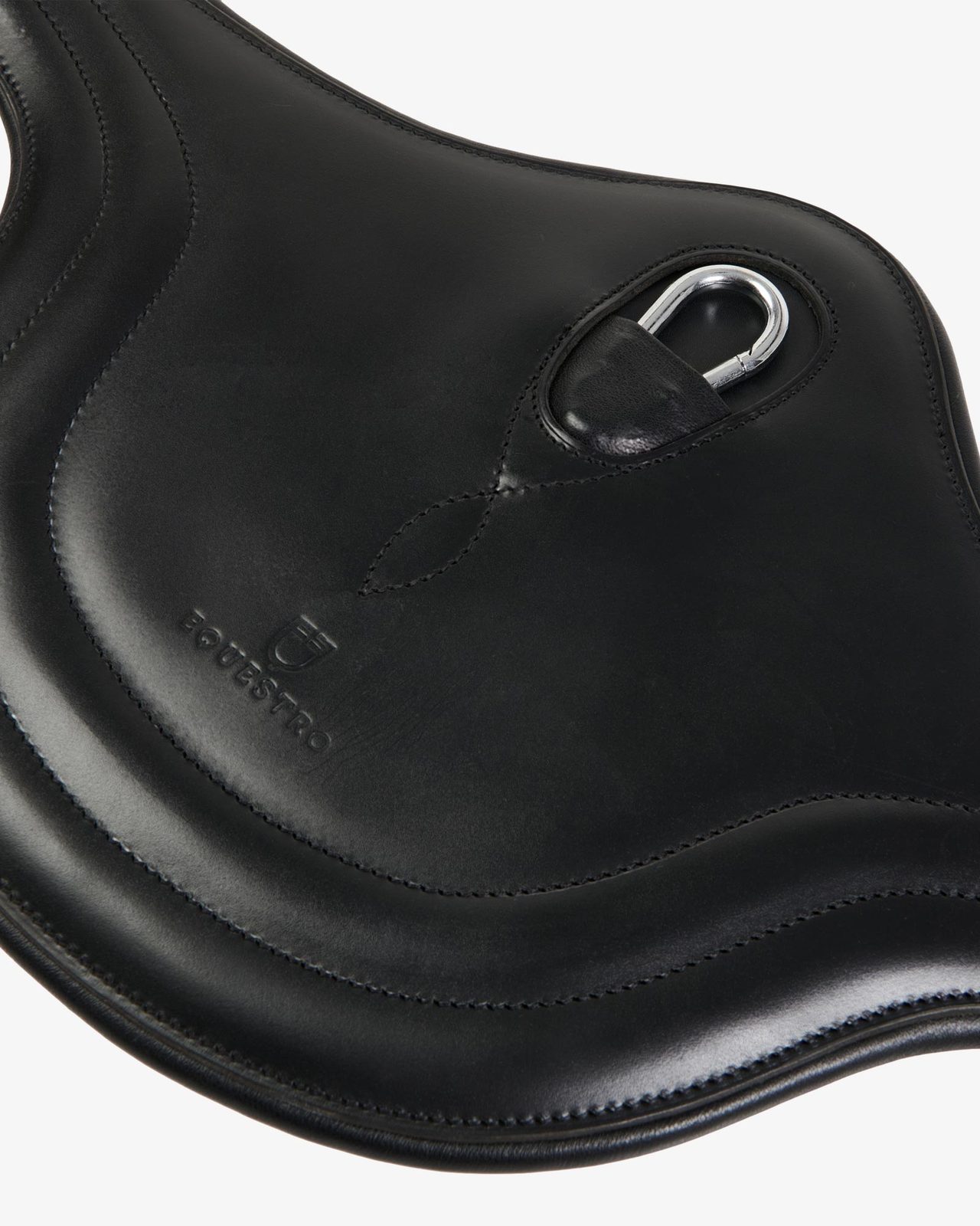 Jumping girth in leather with protectors