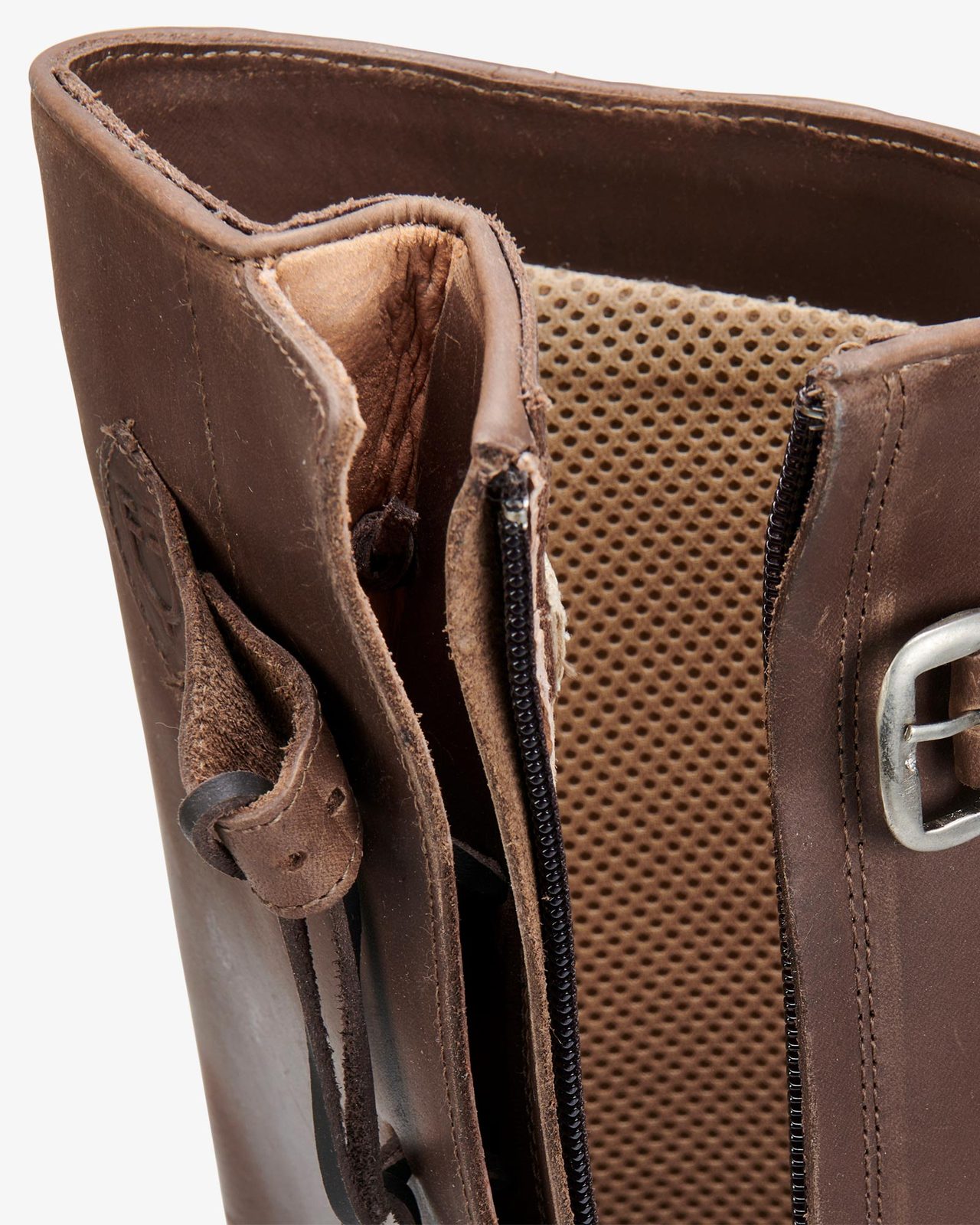 Unisex boots with breathable inner lining