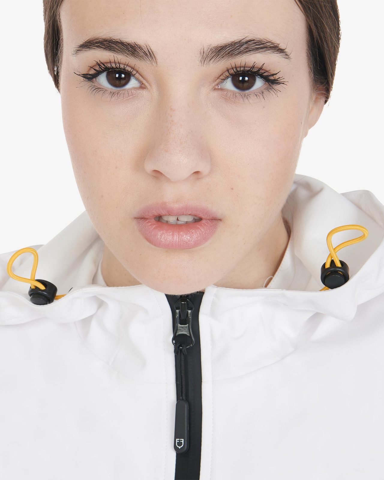 Women's slim fit softshell jacket with windproof zip