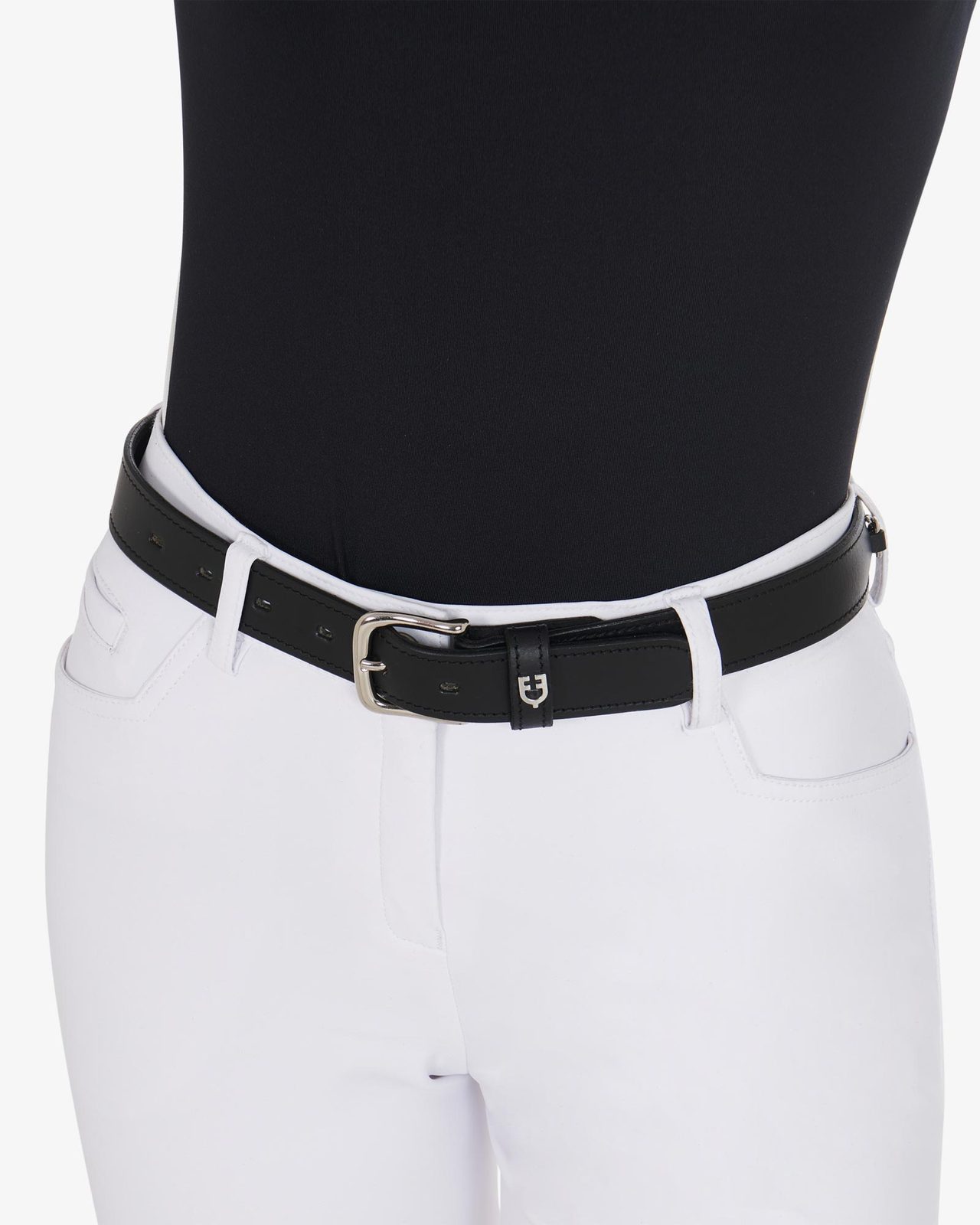 Leather belt with snaffle bits