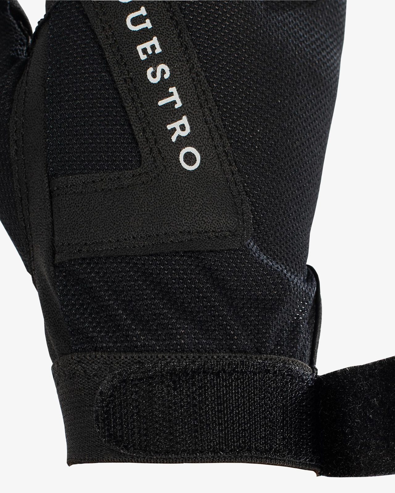 Gloves in technical fabric