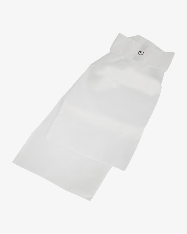 Plastron da concorso con logo ricamato