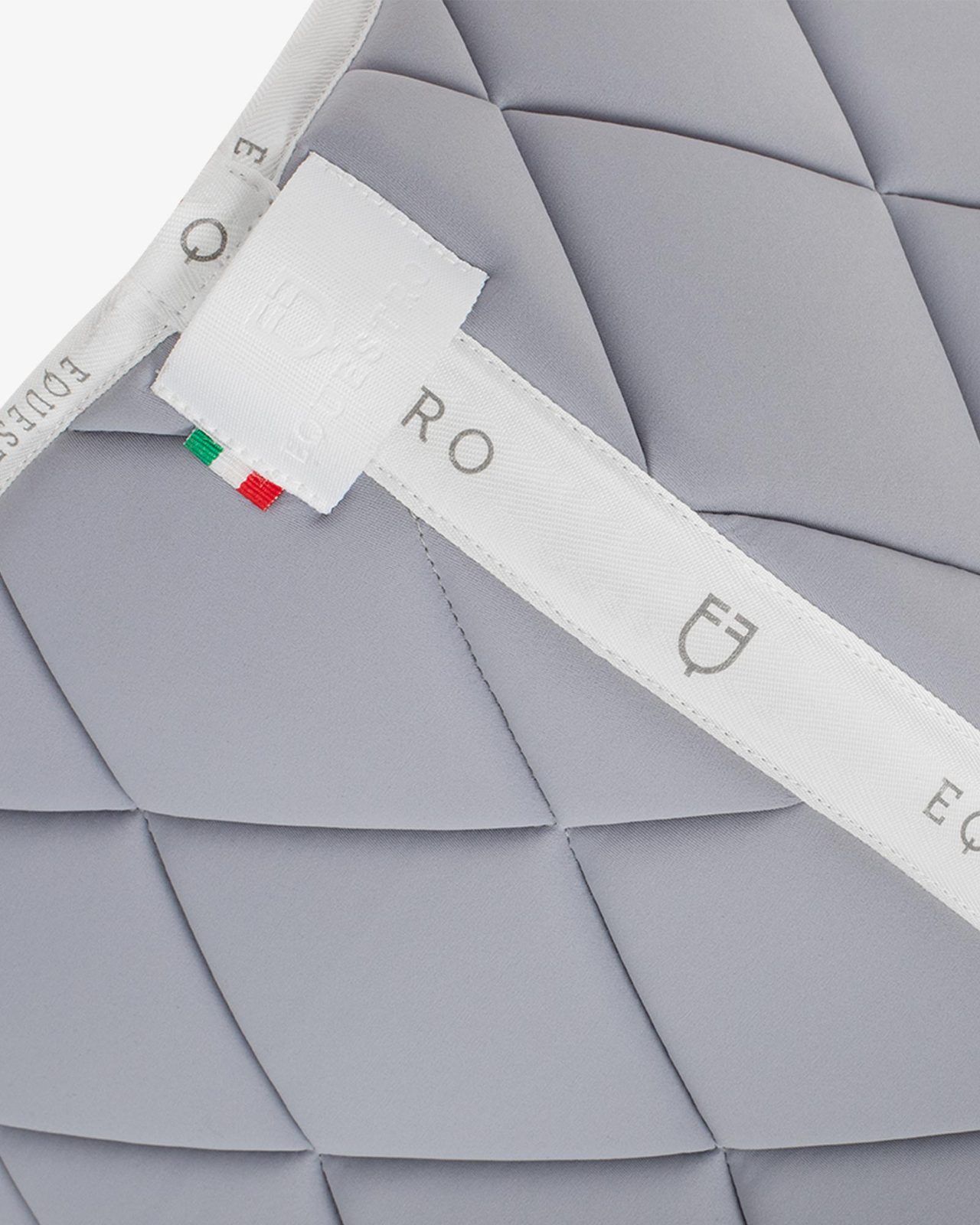 Jumping saddle pad breathable technical fabric