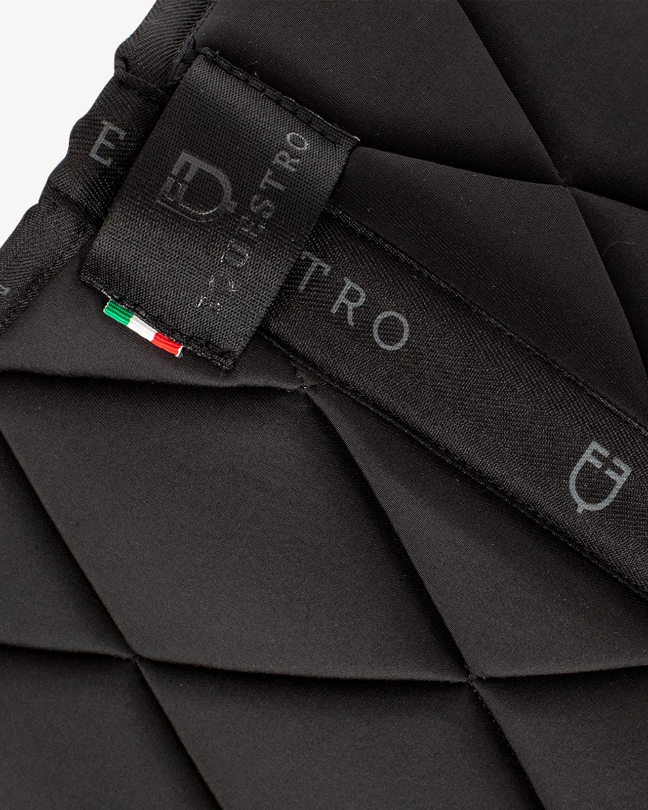 Jumping saddle pad breathable technical fabric