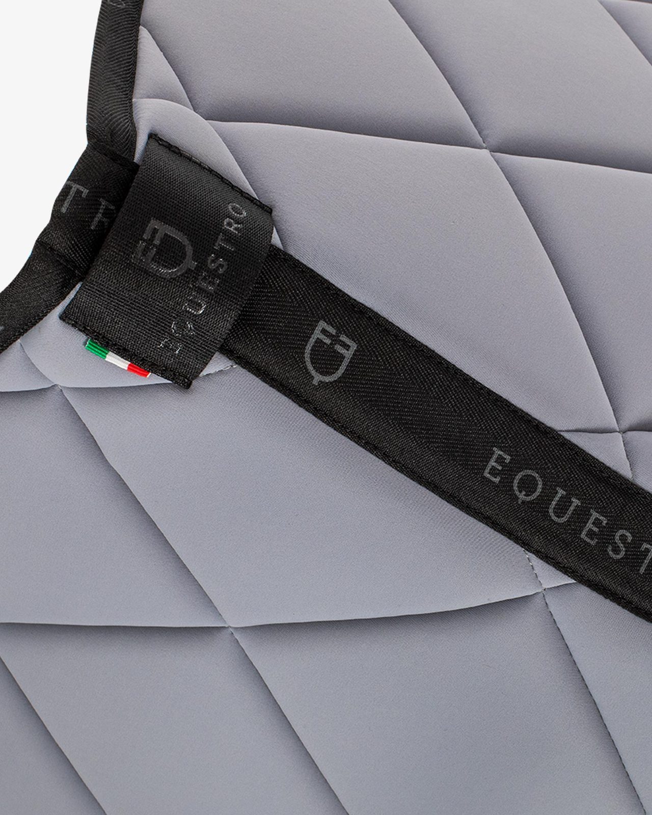 Jumping saddle pad breathable technical fabric