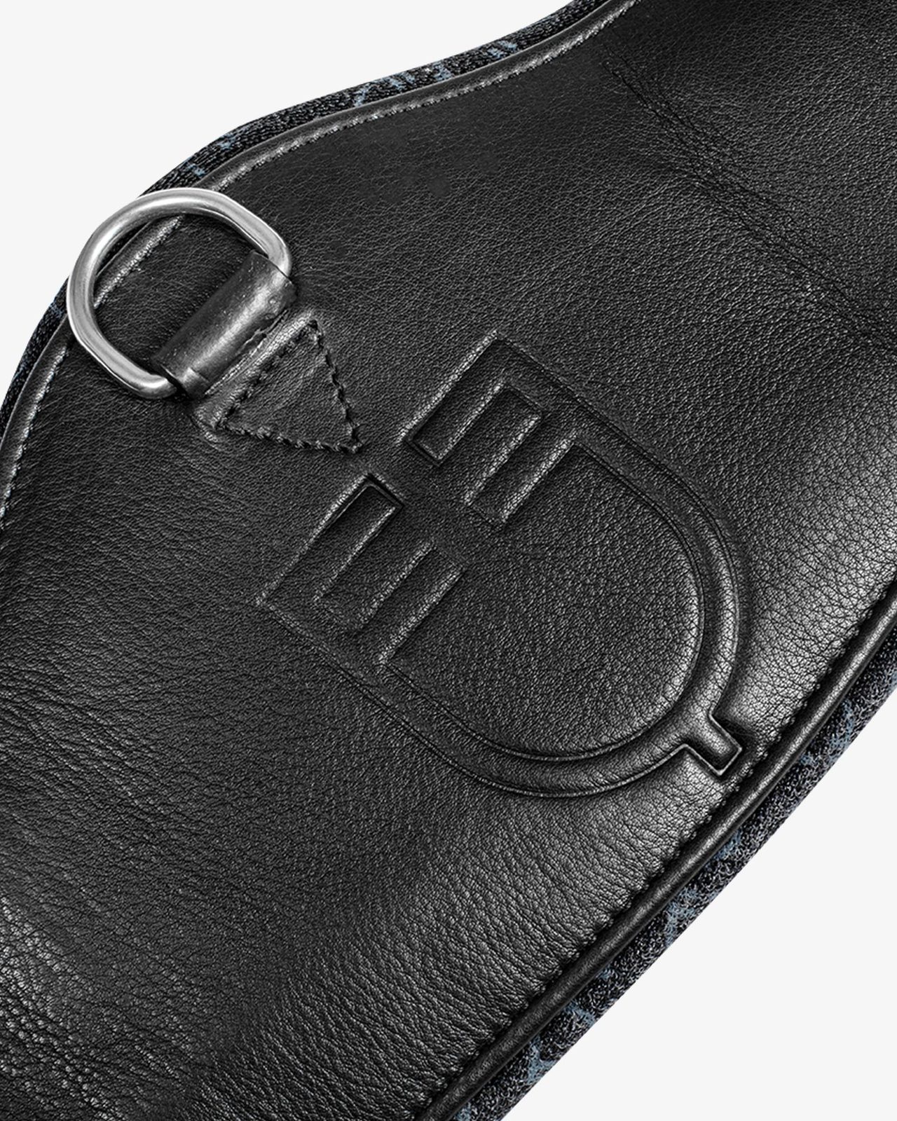 Shaped dressage girth