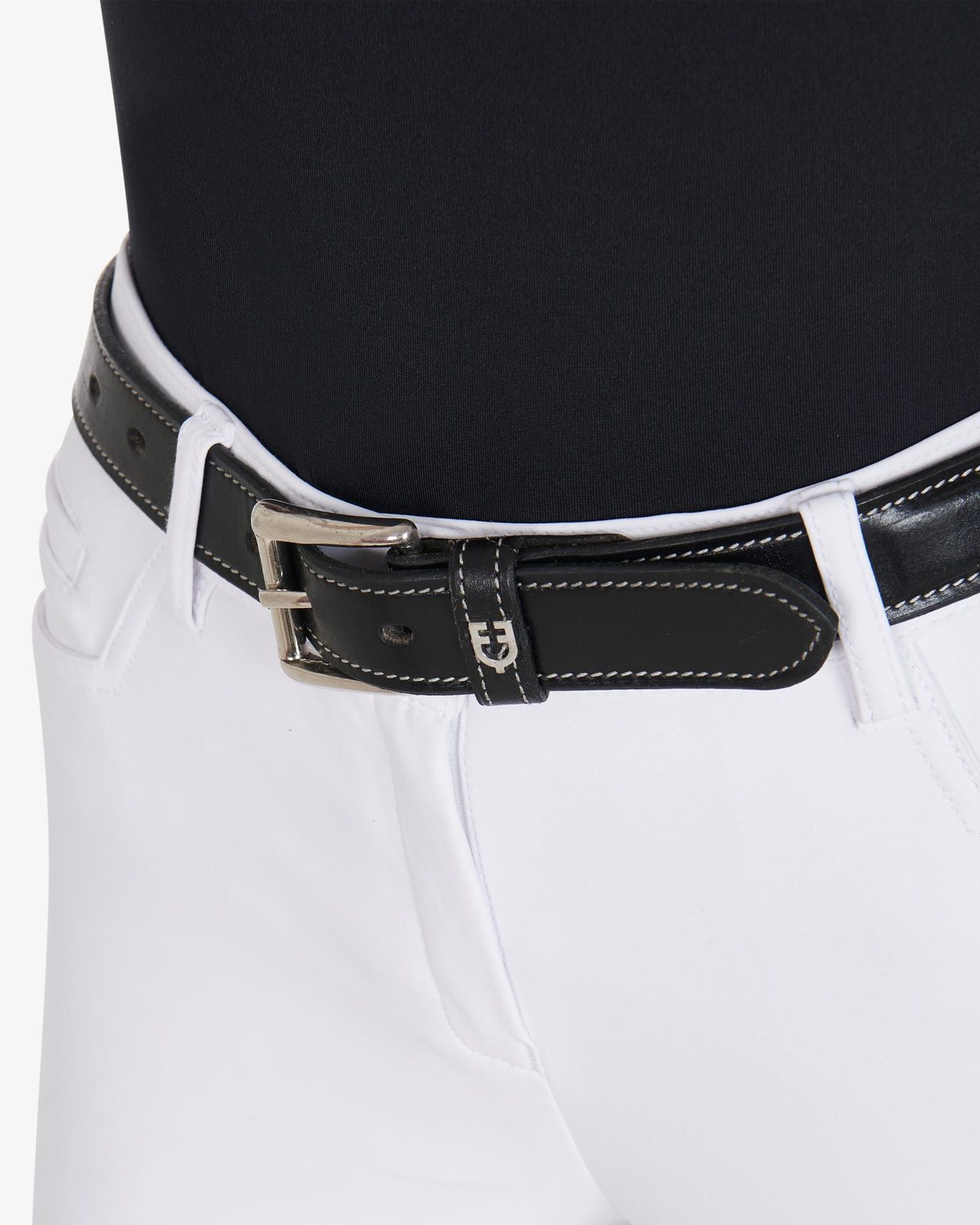 Cintura in cuoio con ricami in bianco e nero