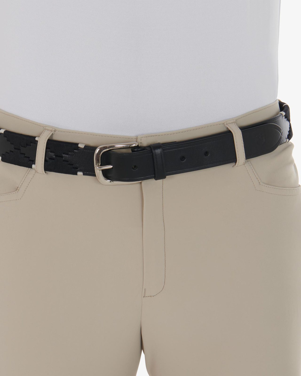 Cintura in cuoio con ricami in bianco e nero