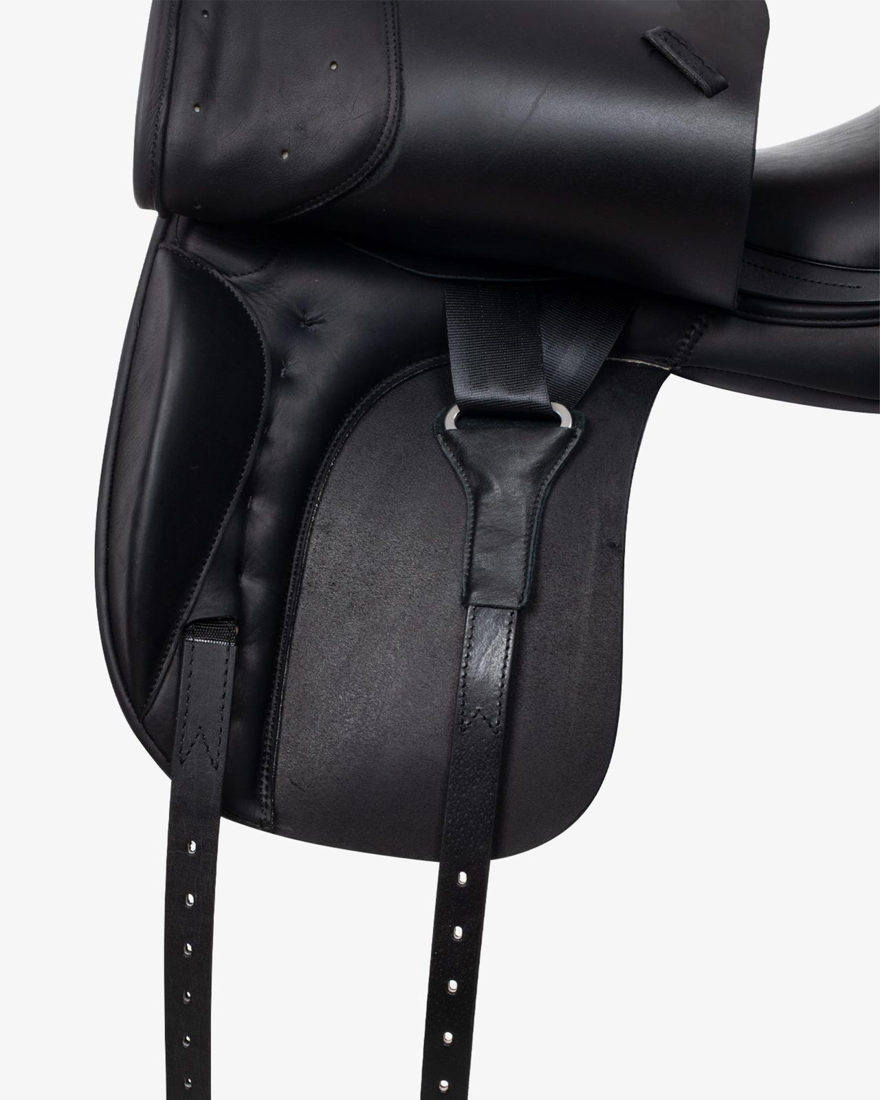 Dressage saddle with long blocks