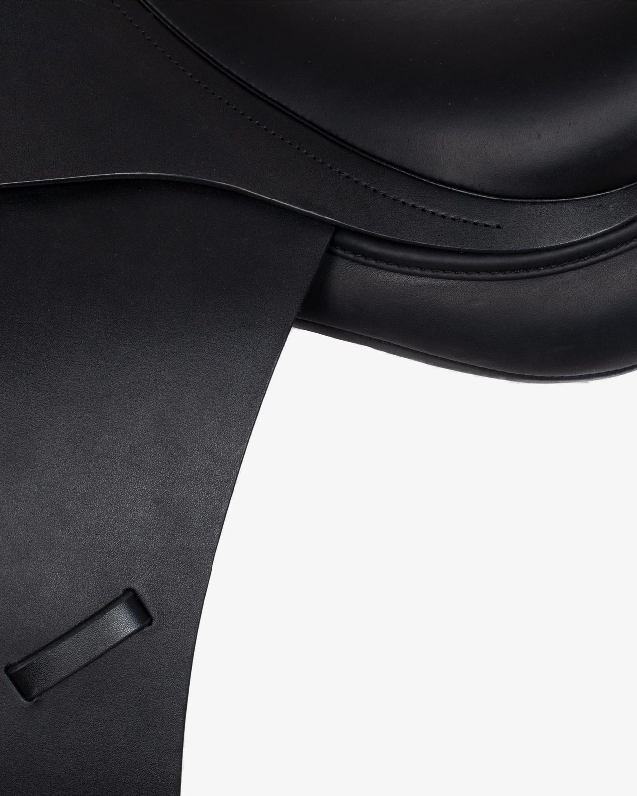 Dressage saddle with long blocks
