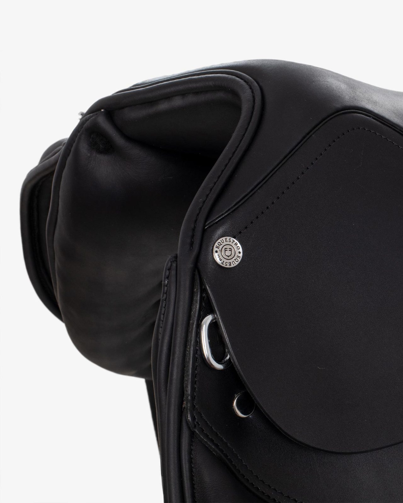 Dressage saddle with long blocks