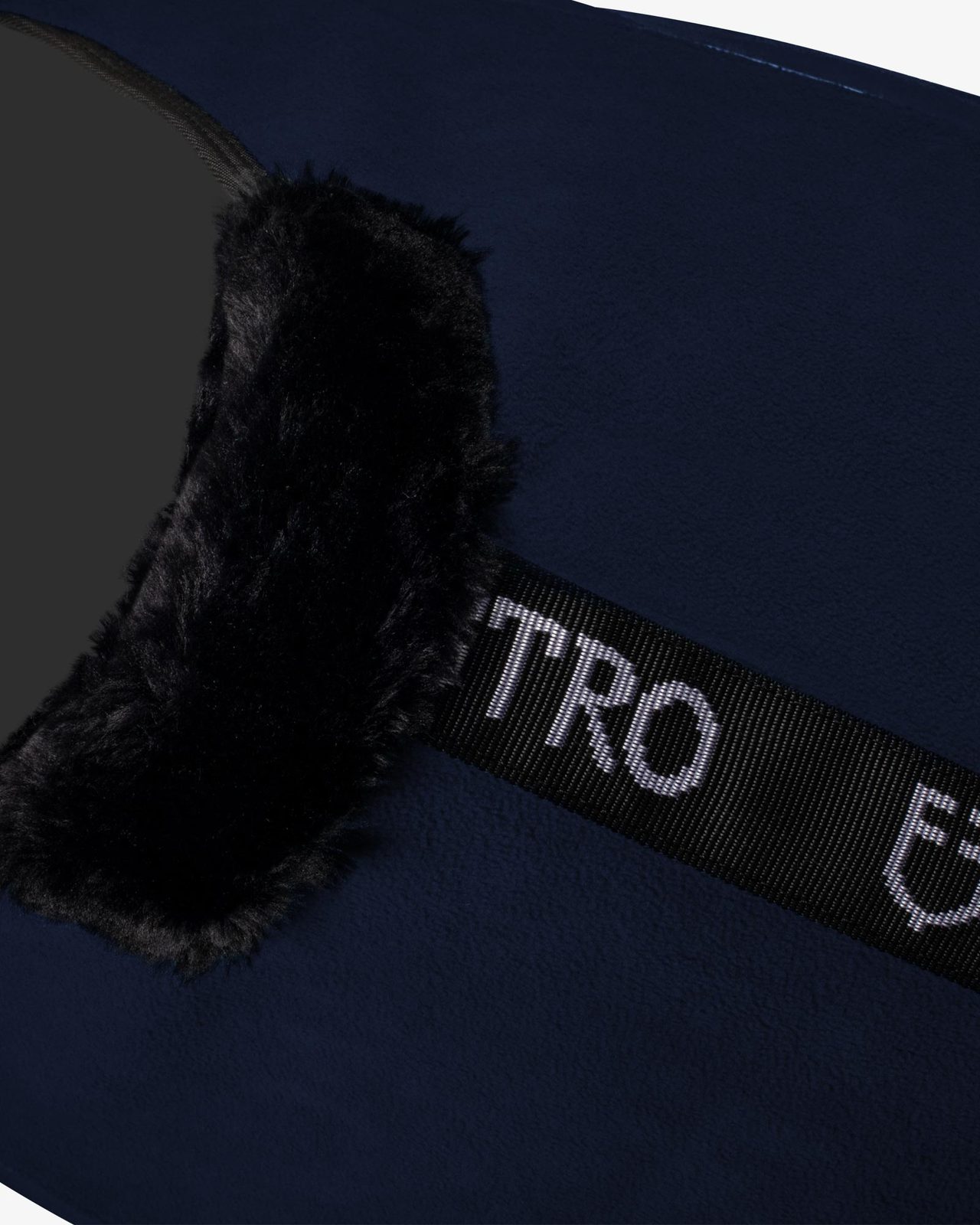 Coperta in pile con chiusura frontale con flap