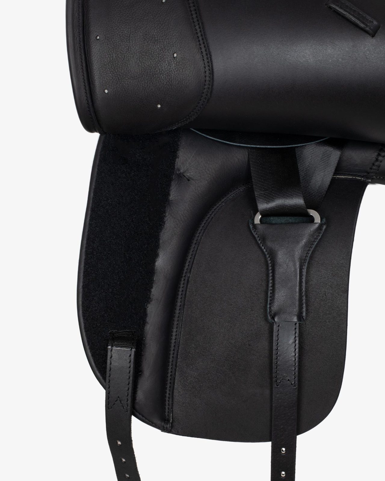 Dressage saddle with removable blocks
