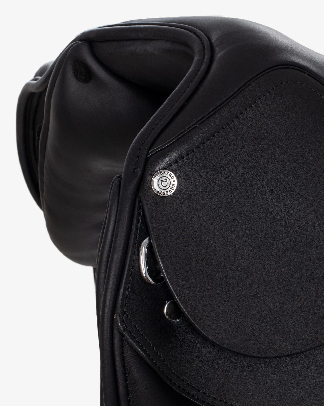 Dressage saddle with removable blocks