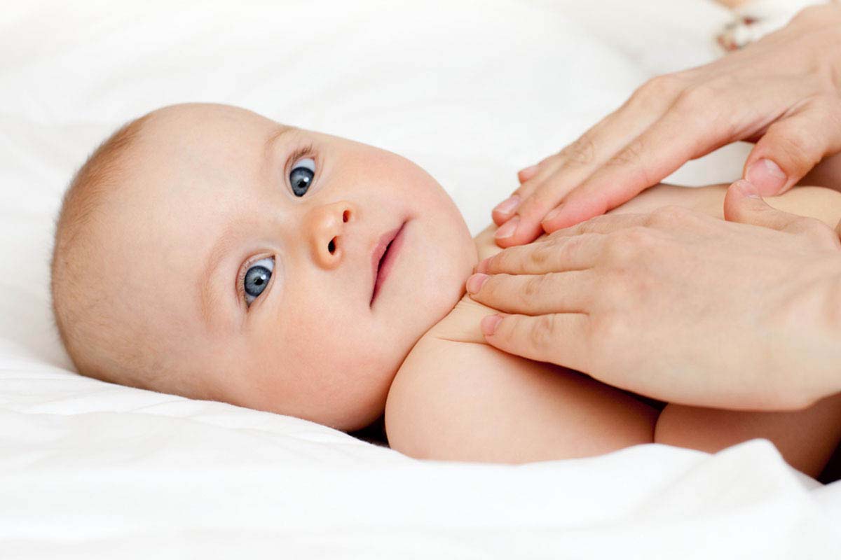 La dermatite da sudore (sudamina) del neonato si risolve tenendo la pelle asciutta