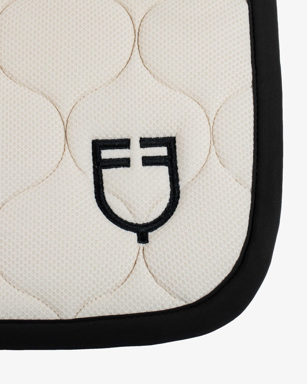 Logo mesh fabric jump saddle pad