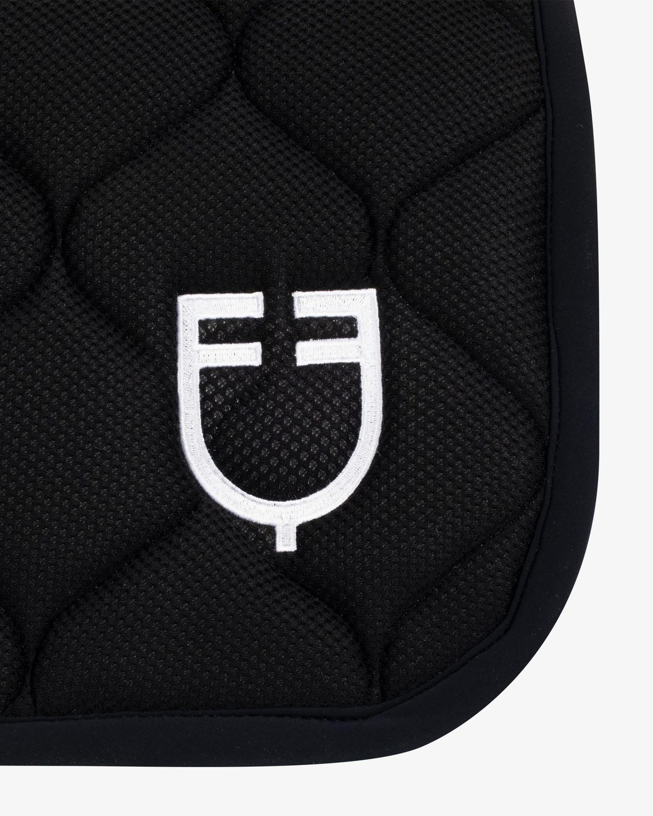 Logo mesh fabric jump saddle pad