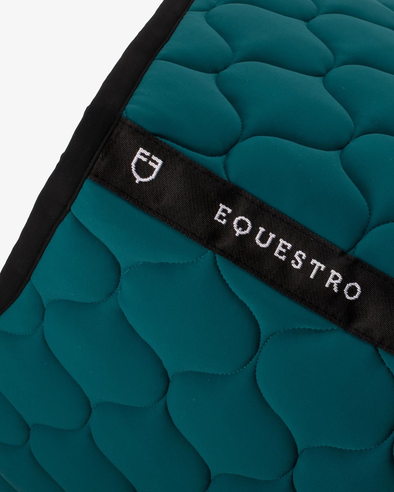 Jumping saddle pad with onion quilting