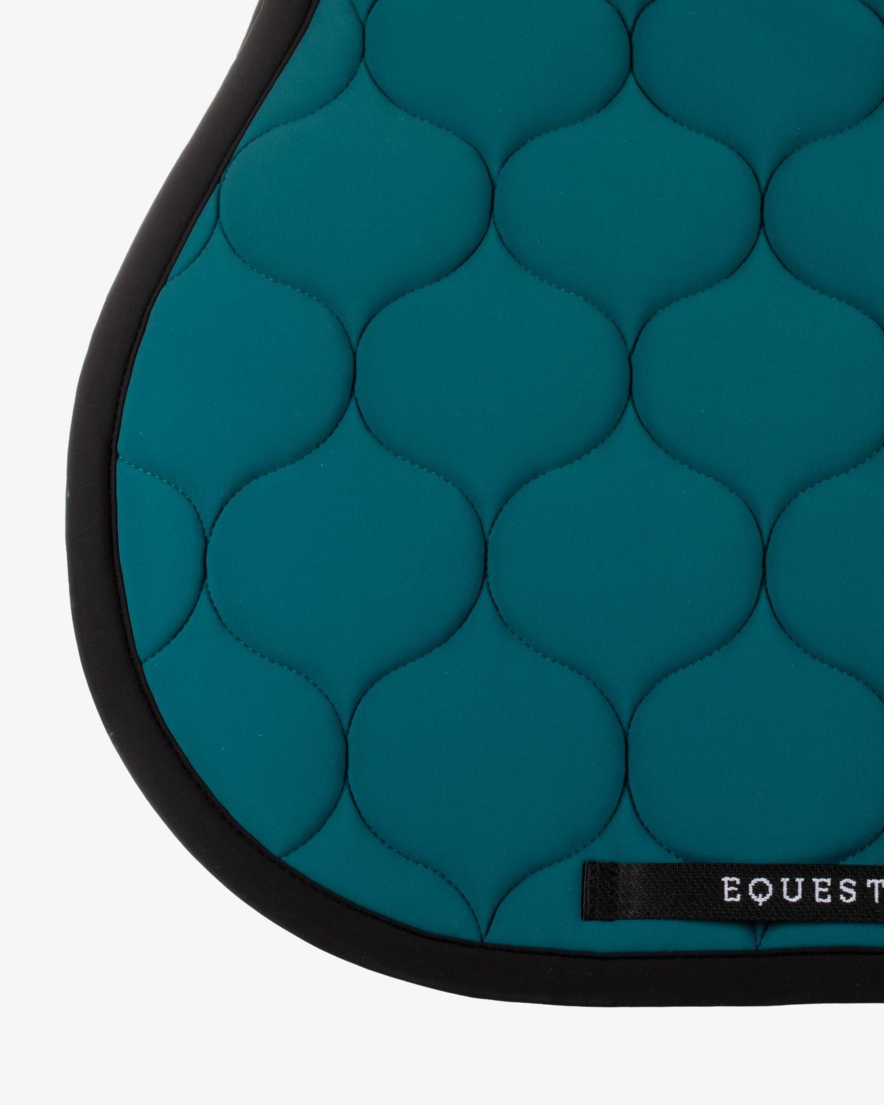 Jumping saddle pad with onion quilting