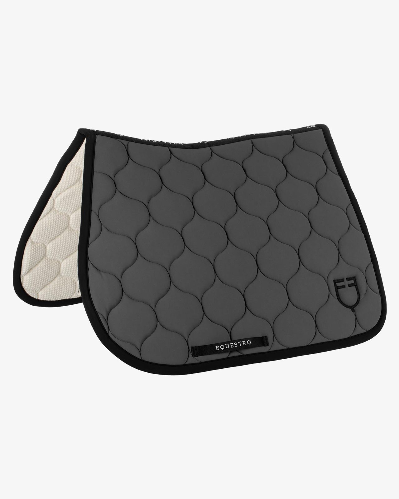 Jumping saddle pad with onion quilting