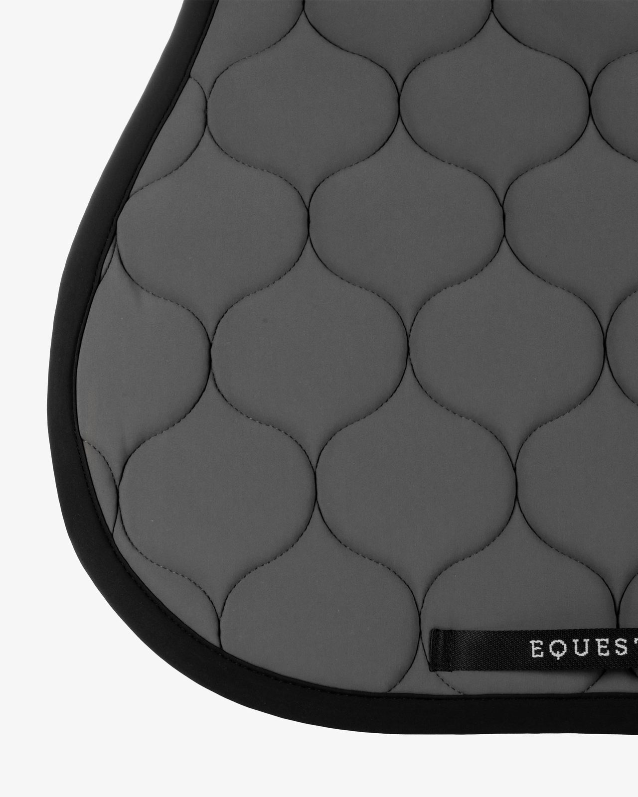 Jumping saddle pad with onion quilting
