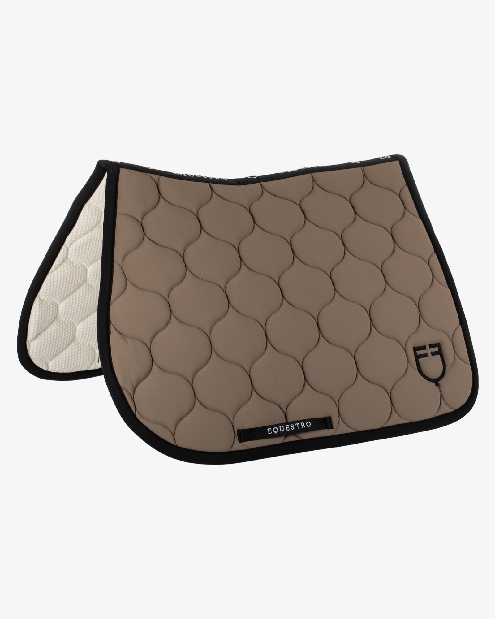 Jumping saddle pad with onion quilting