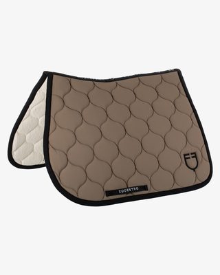 Jumping saddle pad with onion quilting