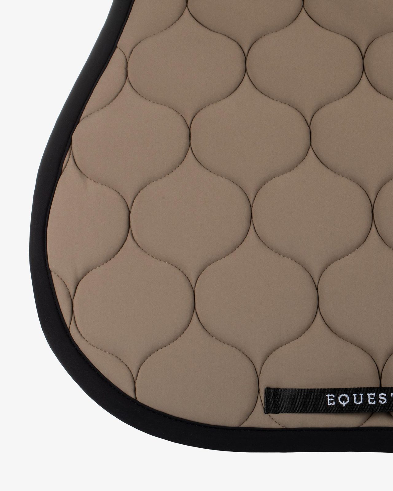 Jumping saddle pad with onion quilting