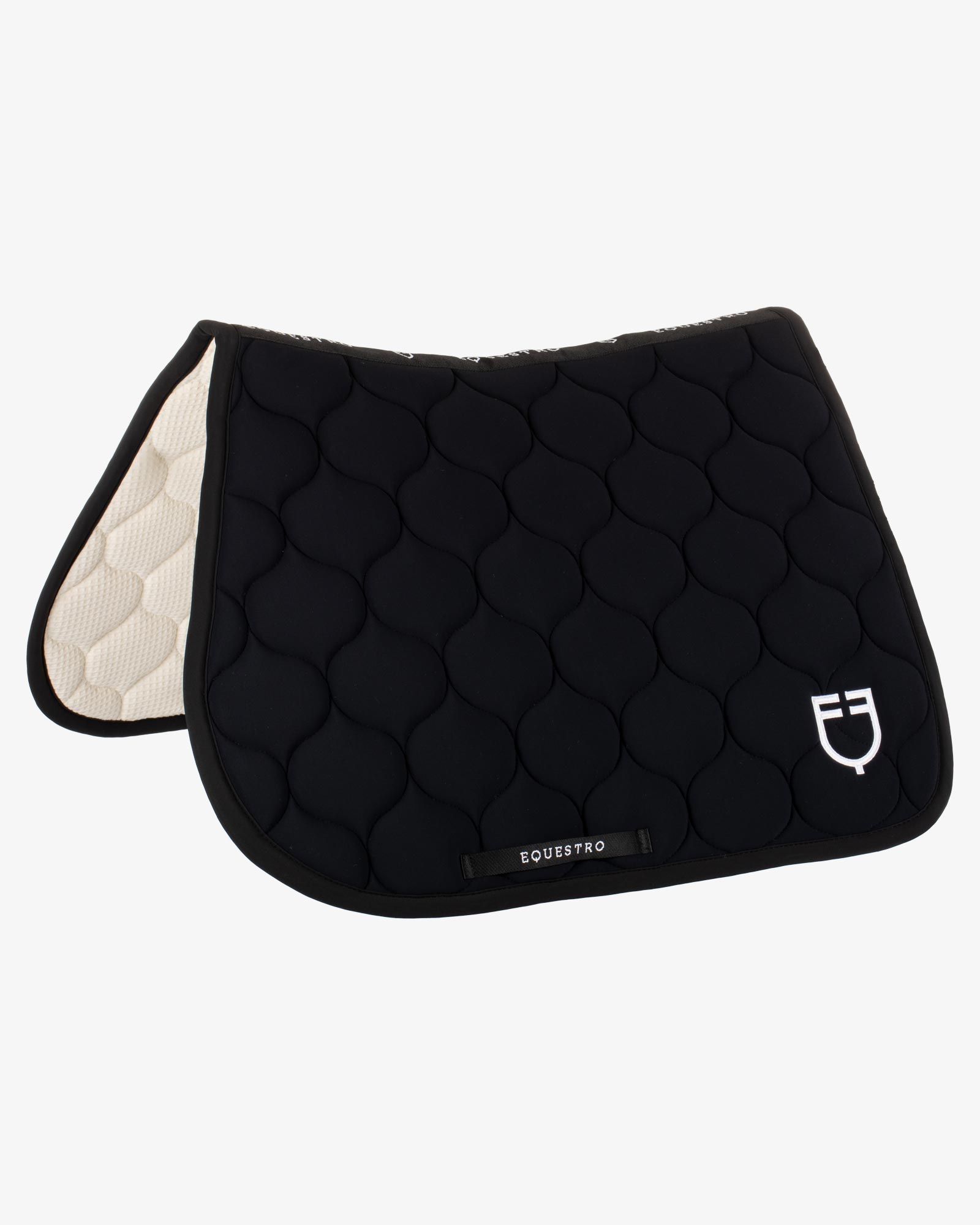 Jumping saddle pad with onion quilting