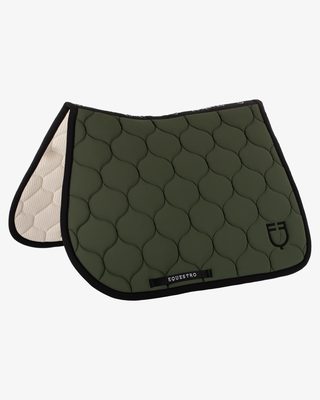Jumping saddle pad with onion quilting