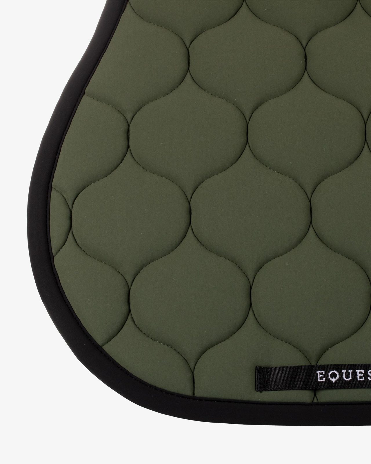Jumping saddle pad with onion quilting