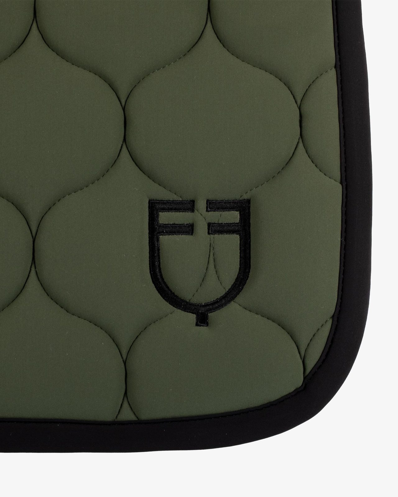 Jumping saddle pad with onion quilting