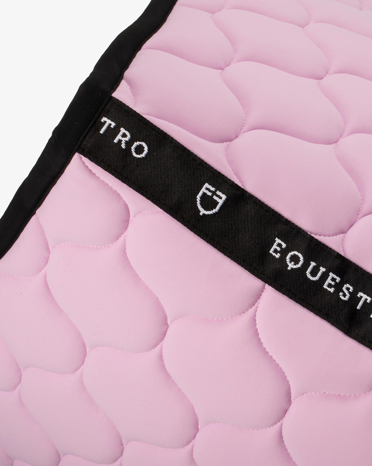 Jumping saddle pad with onion quilting