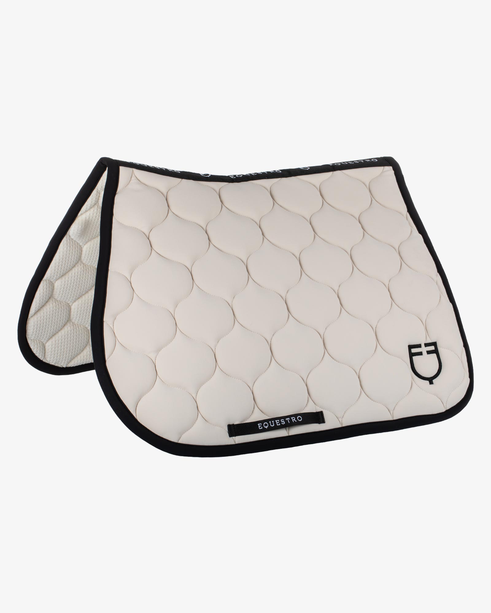 Jumping saddle pad with onion quilting