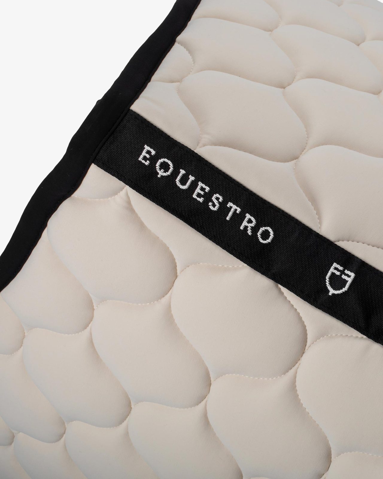 Jumping saddle pad with onion quilting