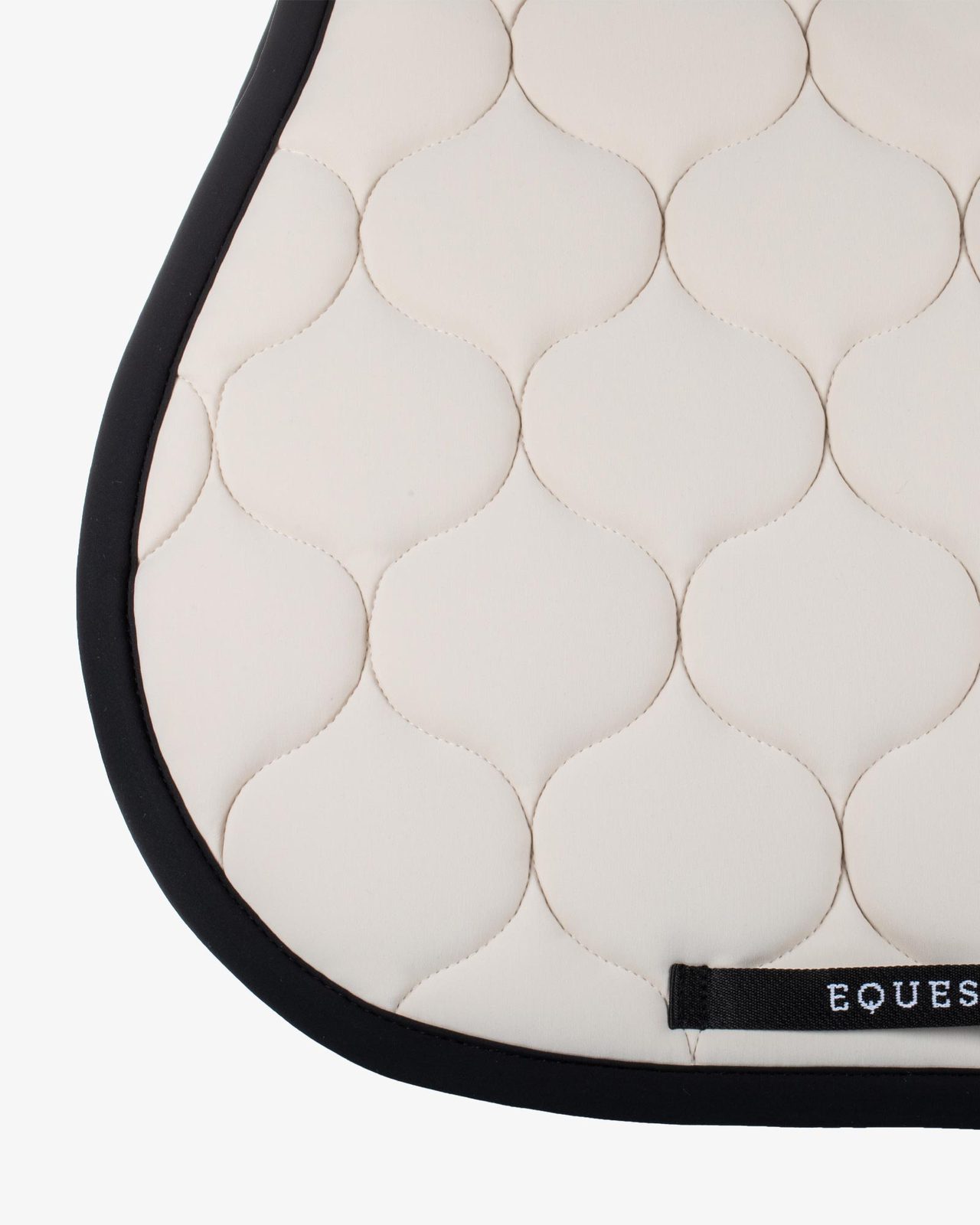 Jumping saddle pad with onion quilting