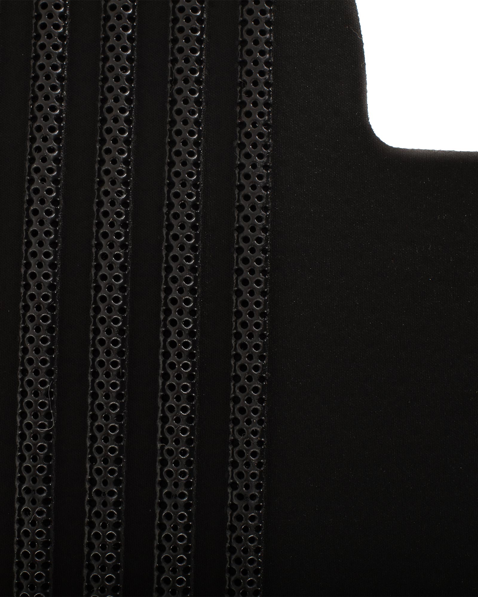 Gel tail guard with hook-and-loop closure