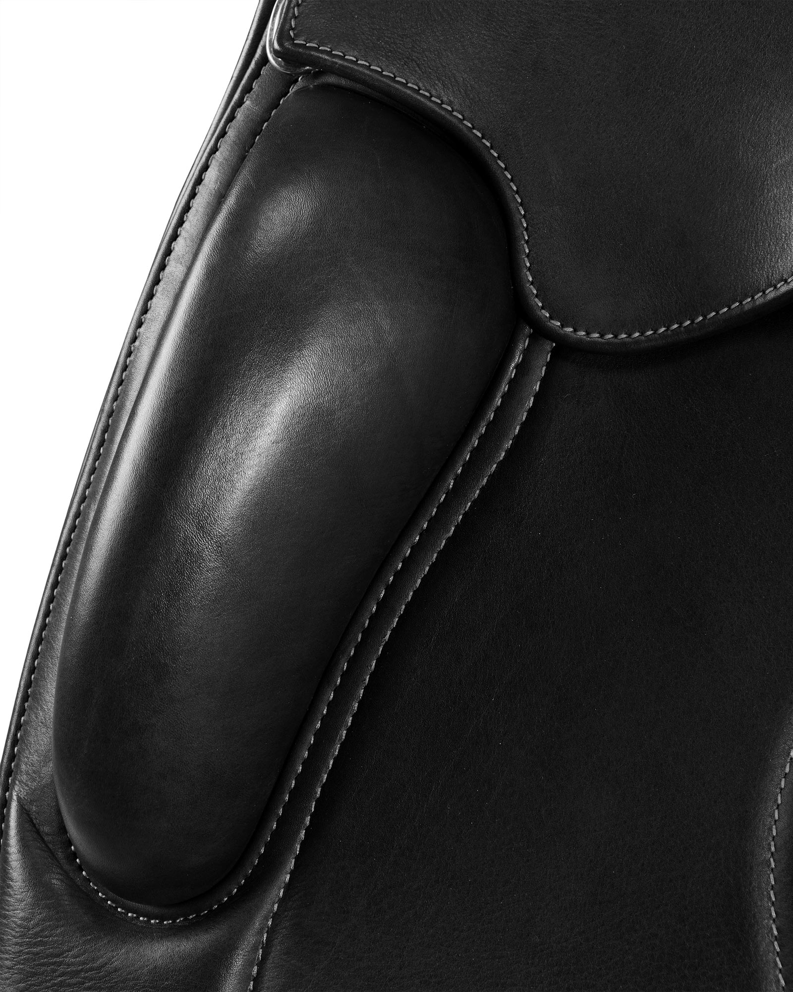 Leonardo dressage saddle wool panels