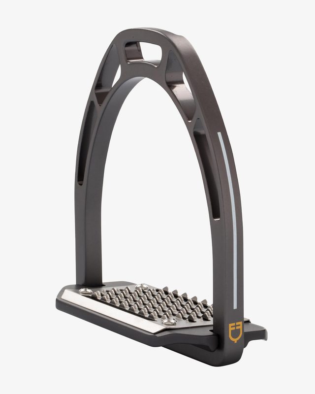 Aluminium stirrups inclined tread