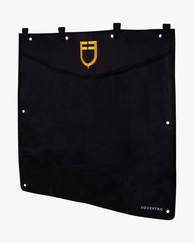 Short stable curtain with embroidered logo