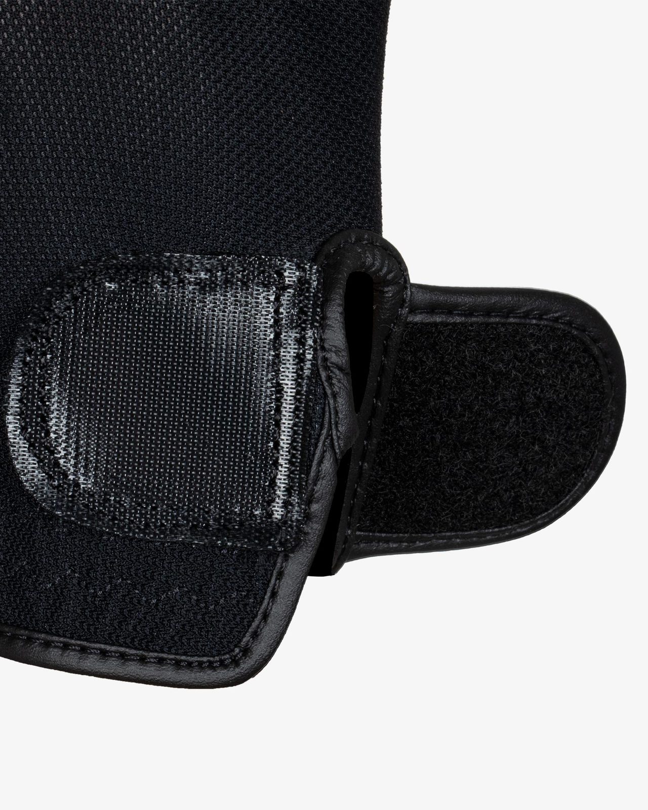 Unisex gloves in technical fabric and mesh