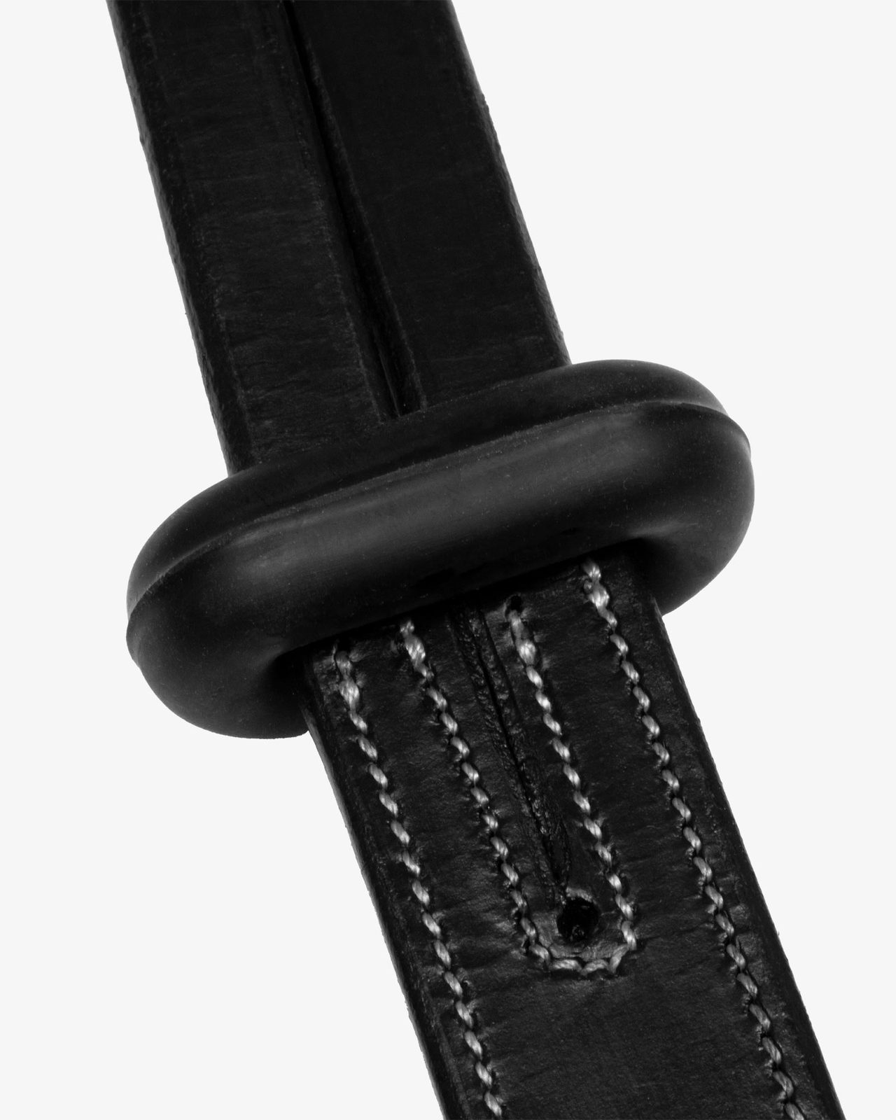 Collier martingale with silver stitching