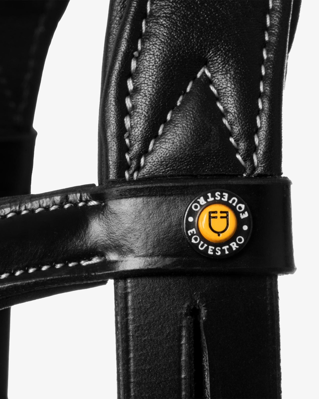 Anatomical bridle contrast stitching