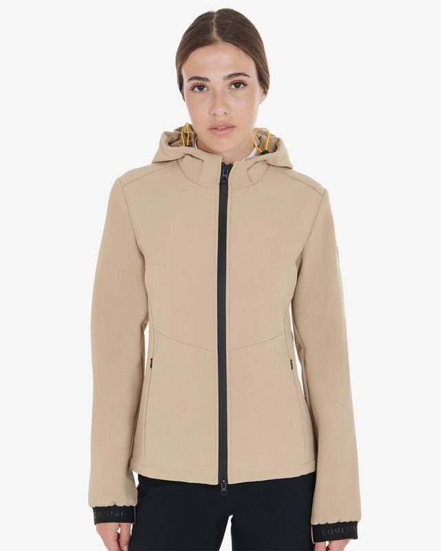 Women's slim fit softshell jacket with concealed pockets