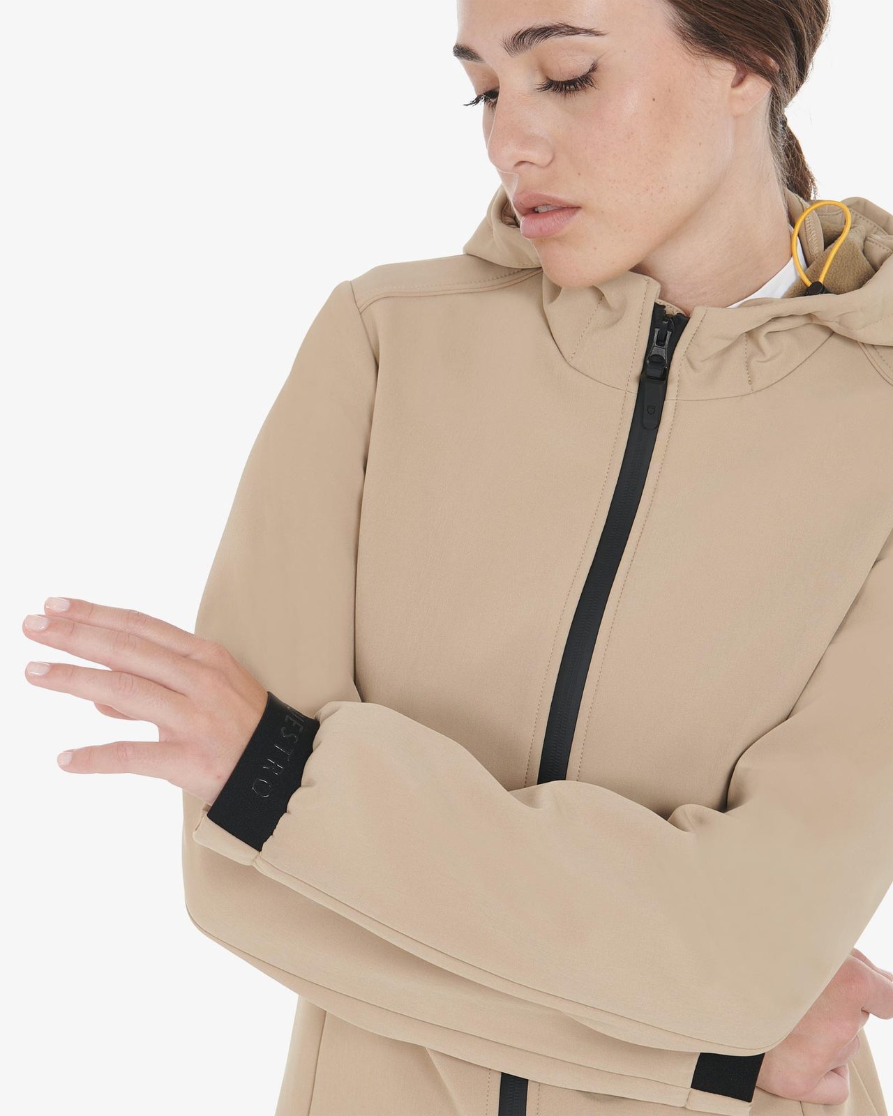 Women's slim fit softshell jacket with concealed pockets
